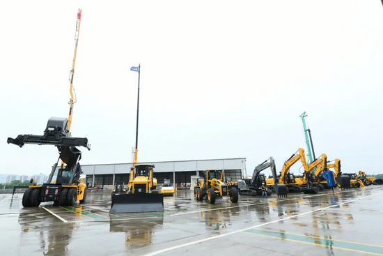 柳工路機 以創新自強驅動高質量發展，振興中國路面機械裝備制造業